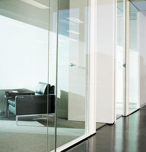 Glass wall partitions photo 1